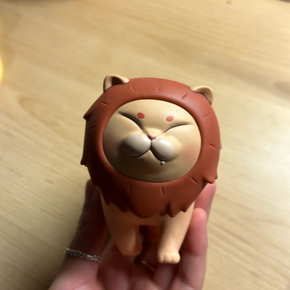 mao ling-dang lion cat